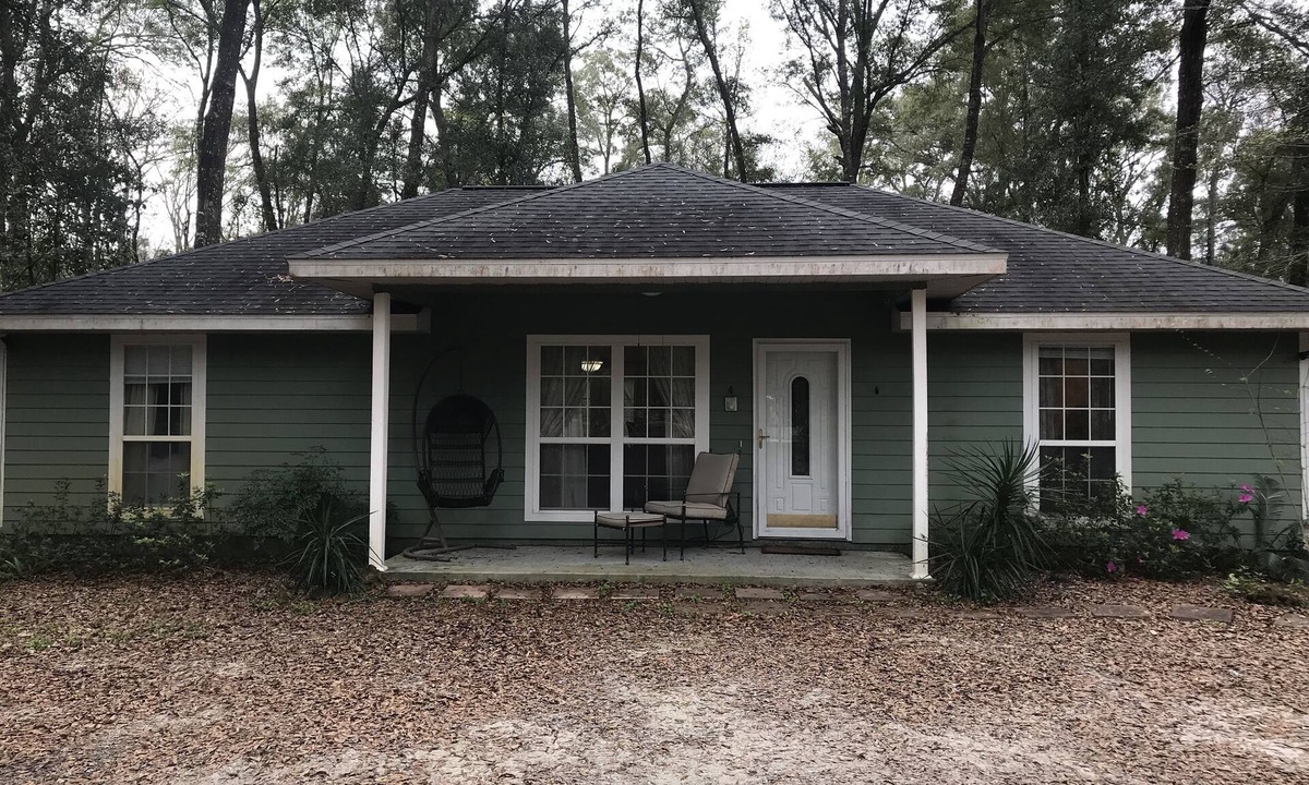 Branford House | Newer built Three/two home - Open floor plane Outside gas barbecue and fire pit