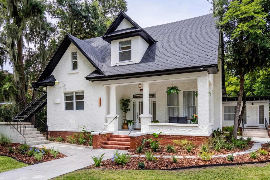 Gainesville Apartment | Newly Reno'd Historic Mansion 1 Mile to UF & DT
