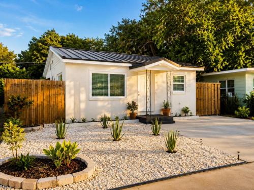 Madeira Beach Apartment | Newly Renovated Coastal Oasis by Madeira Beach