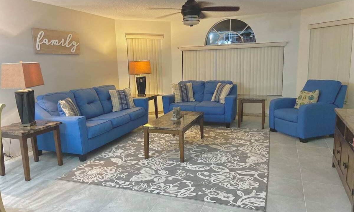 Chatham Park Condo | Newly renovated. Cozy Stylish Condo 7mi to Disney