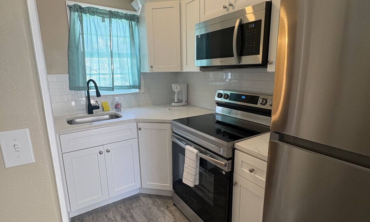 Sunset Beach House | NEWLY RENOVATED Beach studio w/pool view #3