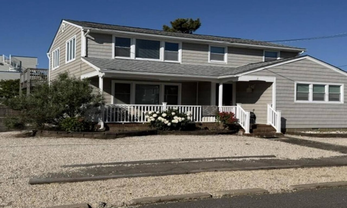 North Beach Haven Apartment | Nice ocean side second floor duplex in Brant Beach, located close to the beach.
