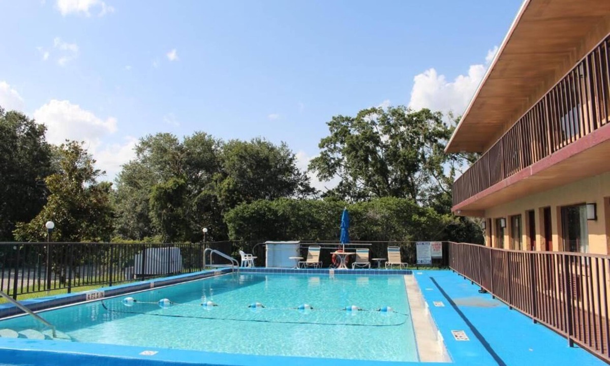 Historic Downtown Kissimmee Hotel | Oak Ridge Inn