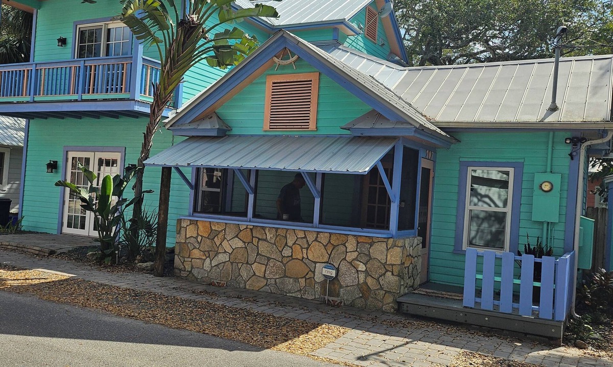 Krulder House | Ocean Breezes Await – Walk-to-Beach 3BR/2BA Retreat in NSB