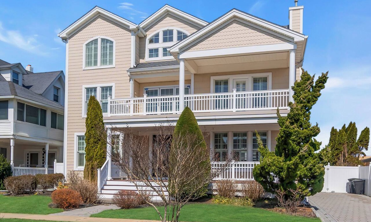 Wall Resort | OCEAN VIEW RESORT HOME IN BELMAR NJ WITH POOL 4 BEDROOMS 4 BATHROOMS
