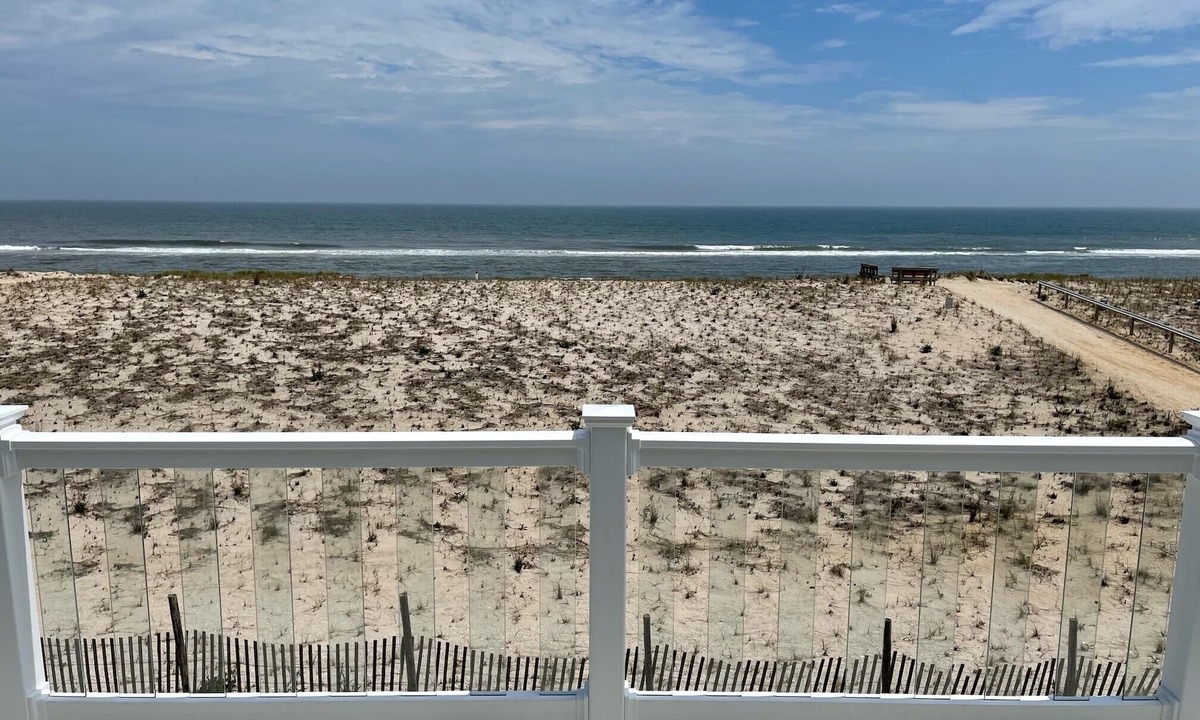 North Beach Haven House | Oceanfront! Upstairs!
