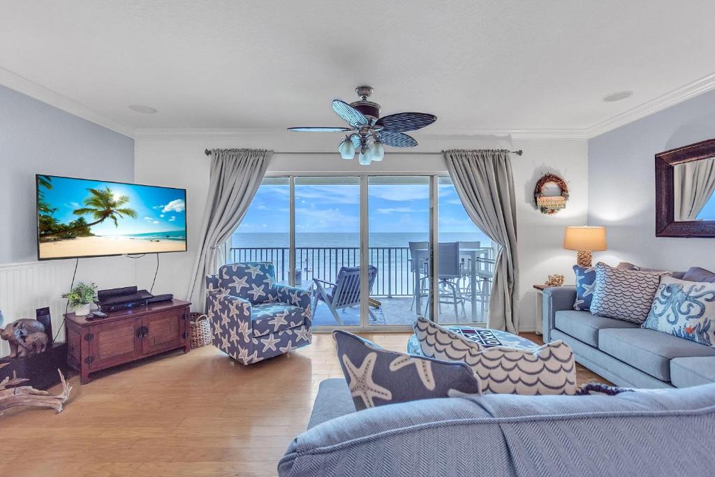 Independence Square House | Oceanside 302