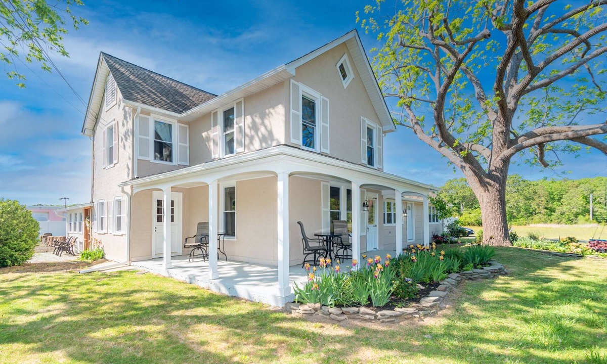 Egg Harbor City House | Old Charm Farmhouse for Nature Lovers, 20 miles form OC