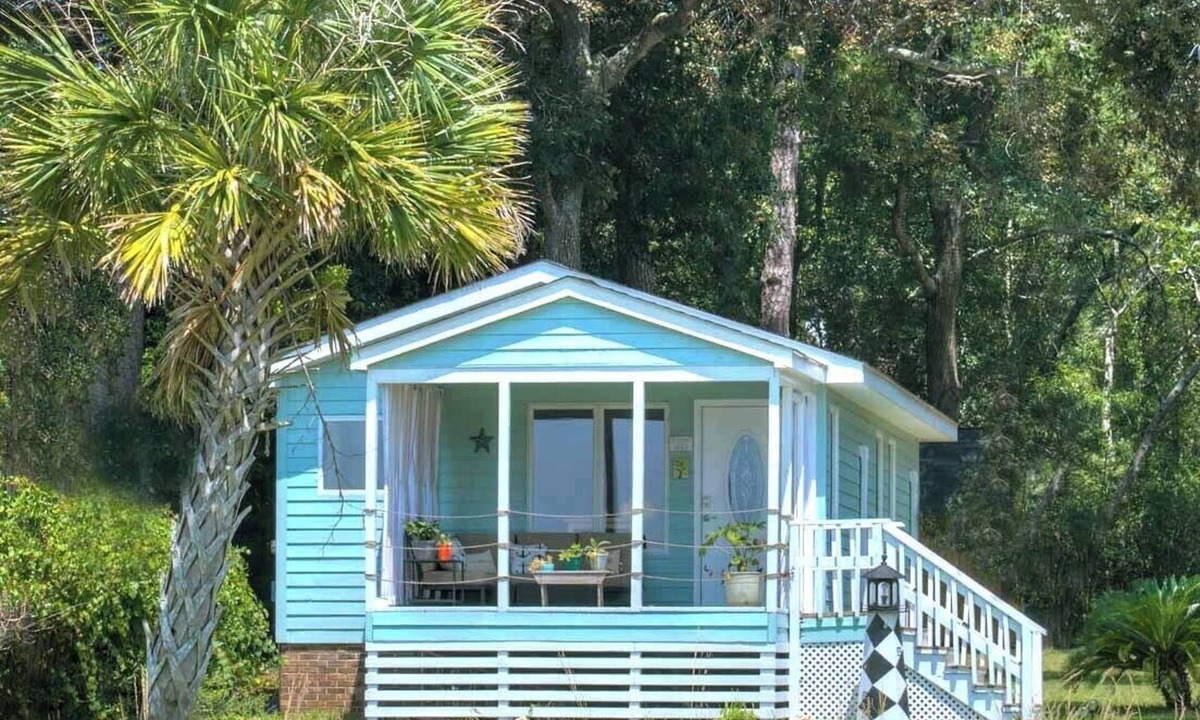 Supply Cottage | Old Ferry Cottage.A Secluded Coastal Getaway ~ 5 minutes to Holden Beach!