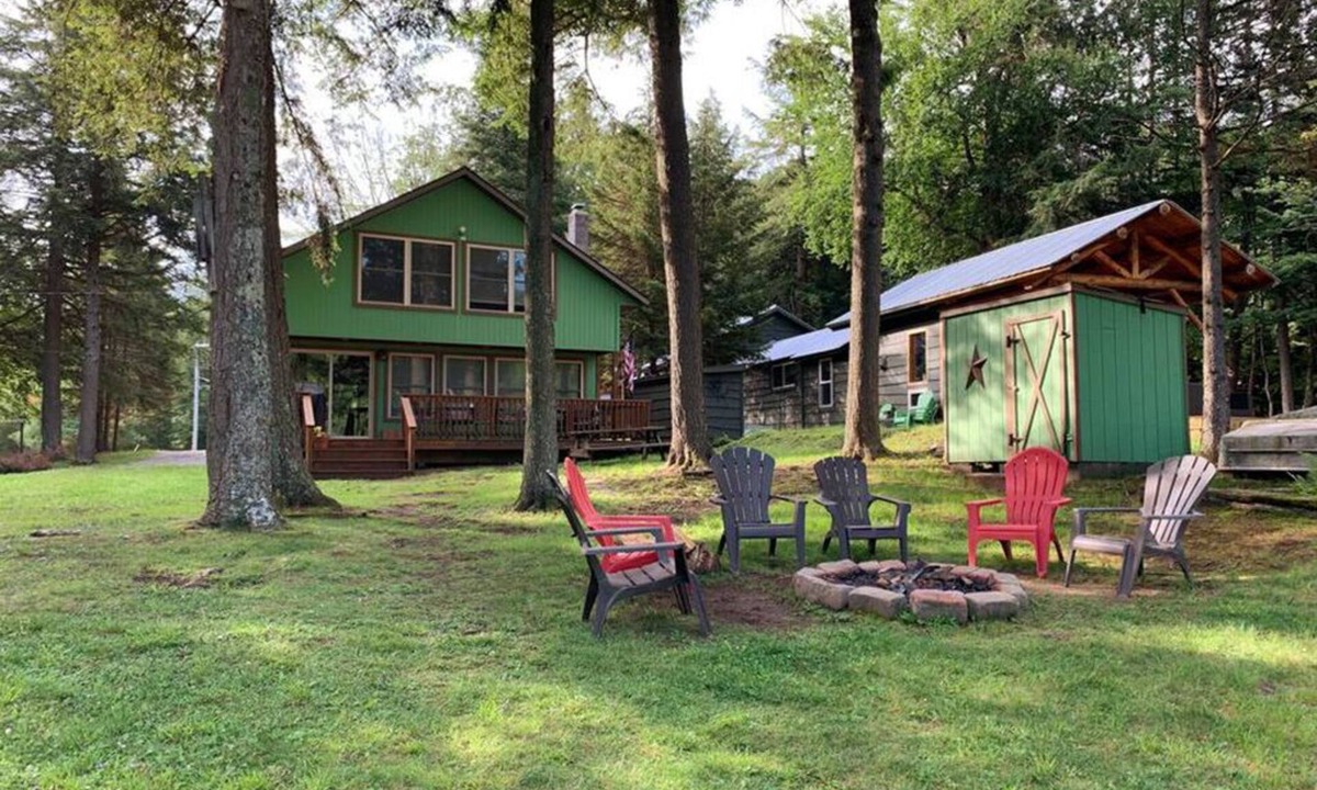 Town of Webb Cottage | Old Forge Lakefront Cottage with 5 Bedrooms and 2 Baths (Sleeps 10)!