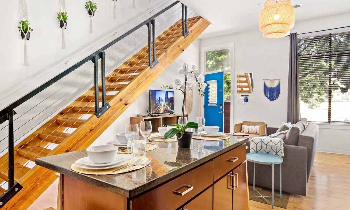 First Ward Apartment | One Bedroom Apartment -10 Min Walk to Epicentre Wifi
