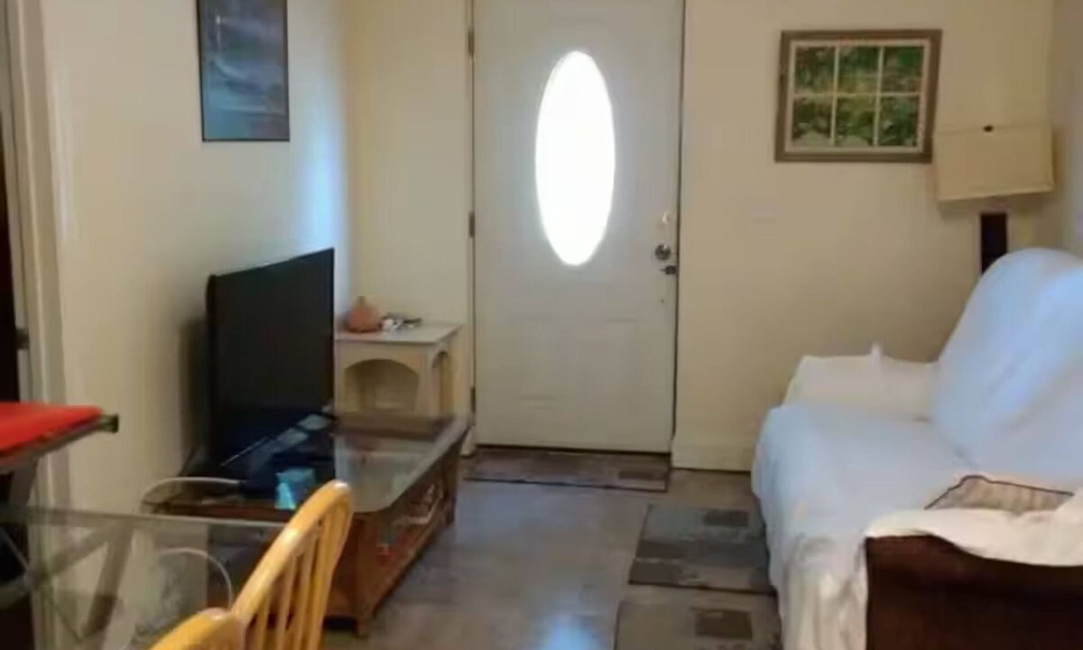 Dunnellon Apartment | One Bedroom converted Apartment close to the Rainbow Springs State Park.