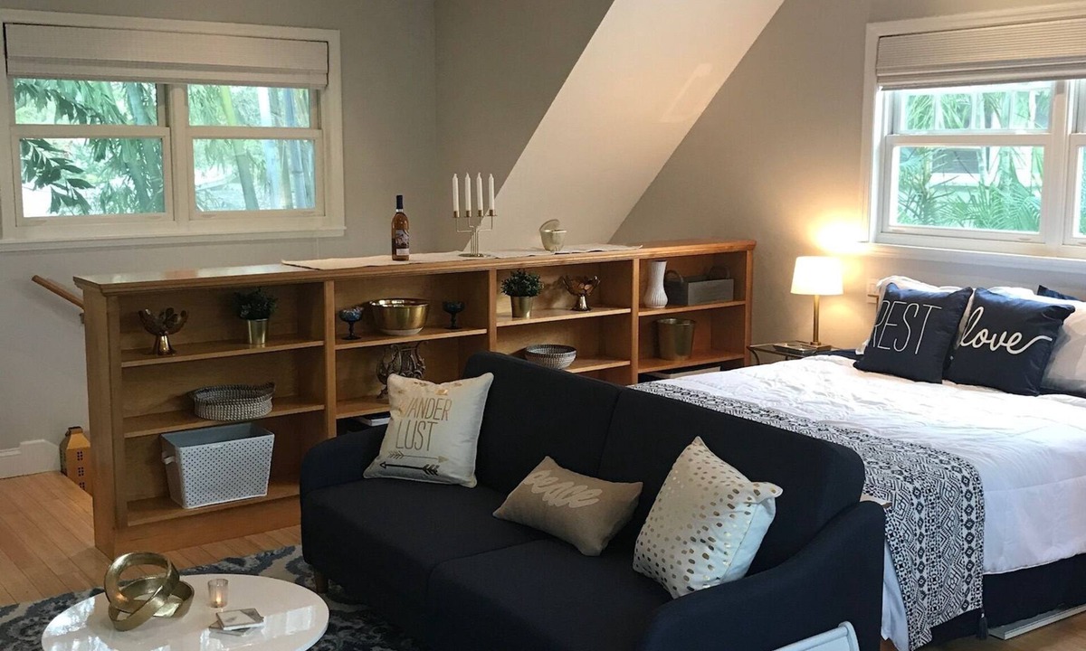 Historic Old Northeast Apartment | OPEN TO RENT TO HELP POST STORM! Sophisticated Guest Suite Down Town St. Pete