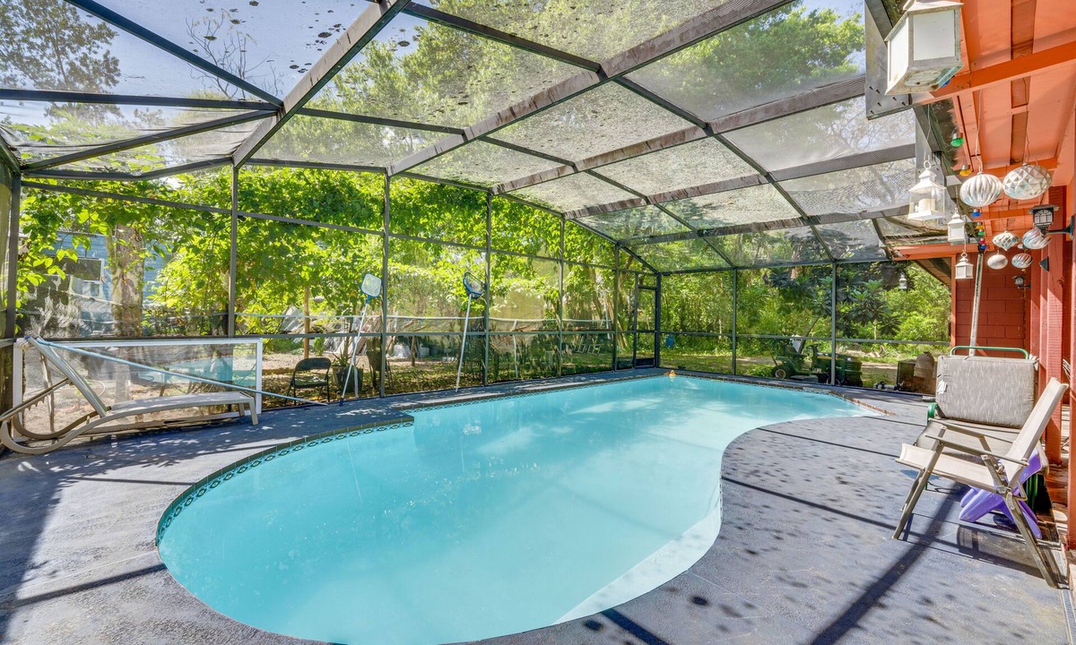 South Apopka House | Orlando-Area Family Oasis w/Lanai, Pool & Yard