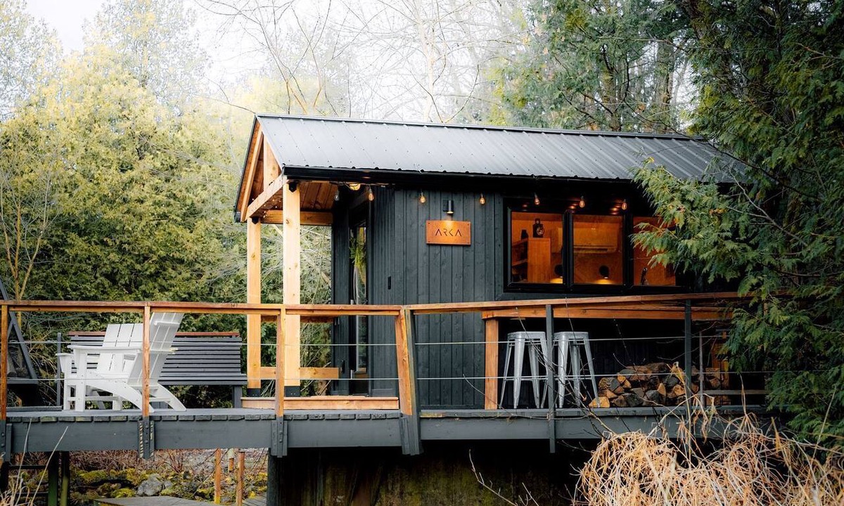 Acton Cabin | Outstanding Tiny House with Stunning Forest Sights in Acton, Ontario