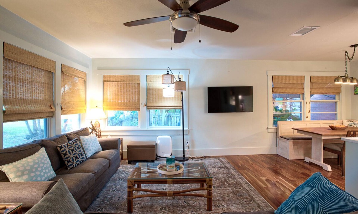Gulfport House | Palm Cottage - Vintage Tropical Hideaway Waterfront District