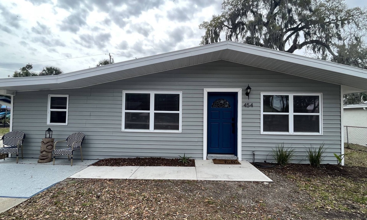 Edgewater House | Palmetto Breeze-Coastal Retreat, Pet Friendly! Complete Refresh