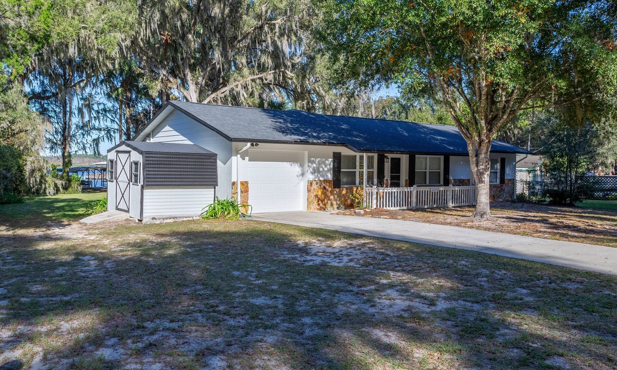 Citrus Springs House | Paradise Found - On Lake Rousseau-