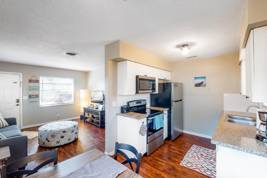Largo House | Paradise Palms Largo