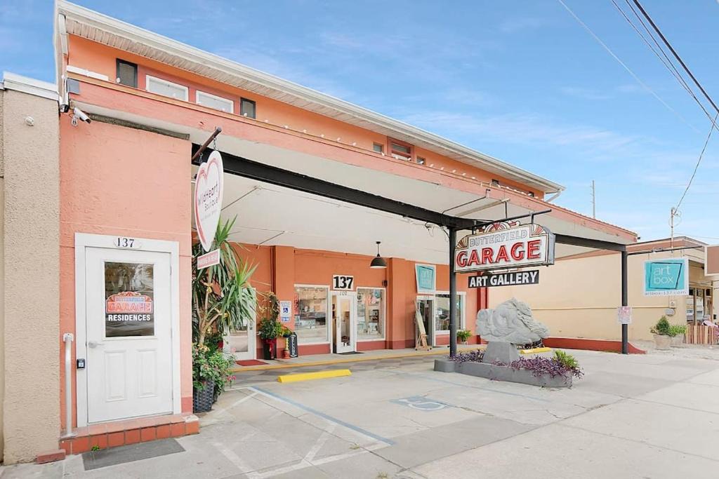 Downtown Historic District Apartment | Park It At the Butterfield Garage, Historic Pre-Prohibition Style Apt in the Heart of Downtown
