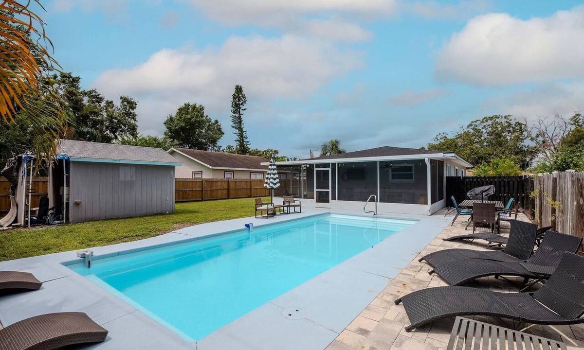 Pinellas Park House | Paws & Play | Pet-Friendly Pool Home Near Beaches
