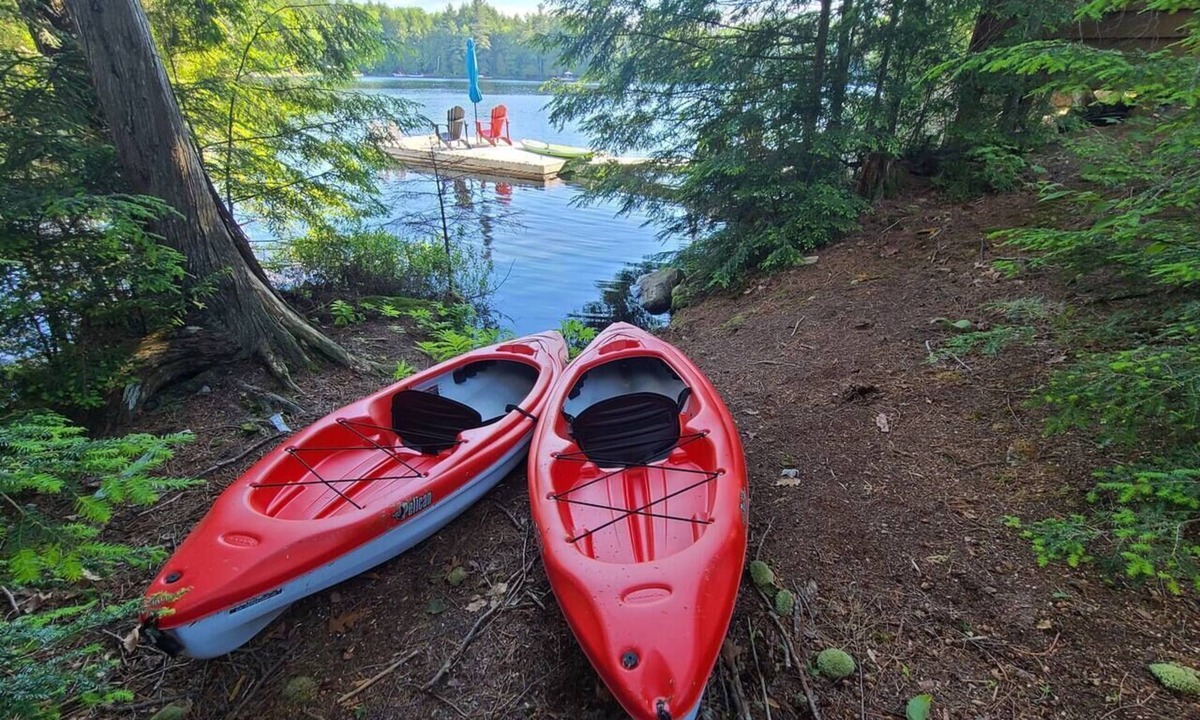 Dysart et al Cottage | Peaceful Rustic-Luxury Lakefront Cottage Getaway for Couples & Family