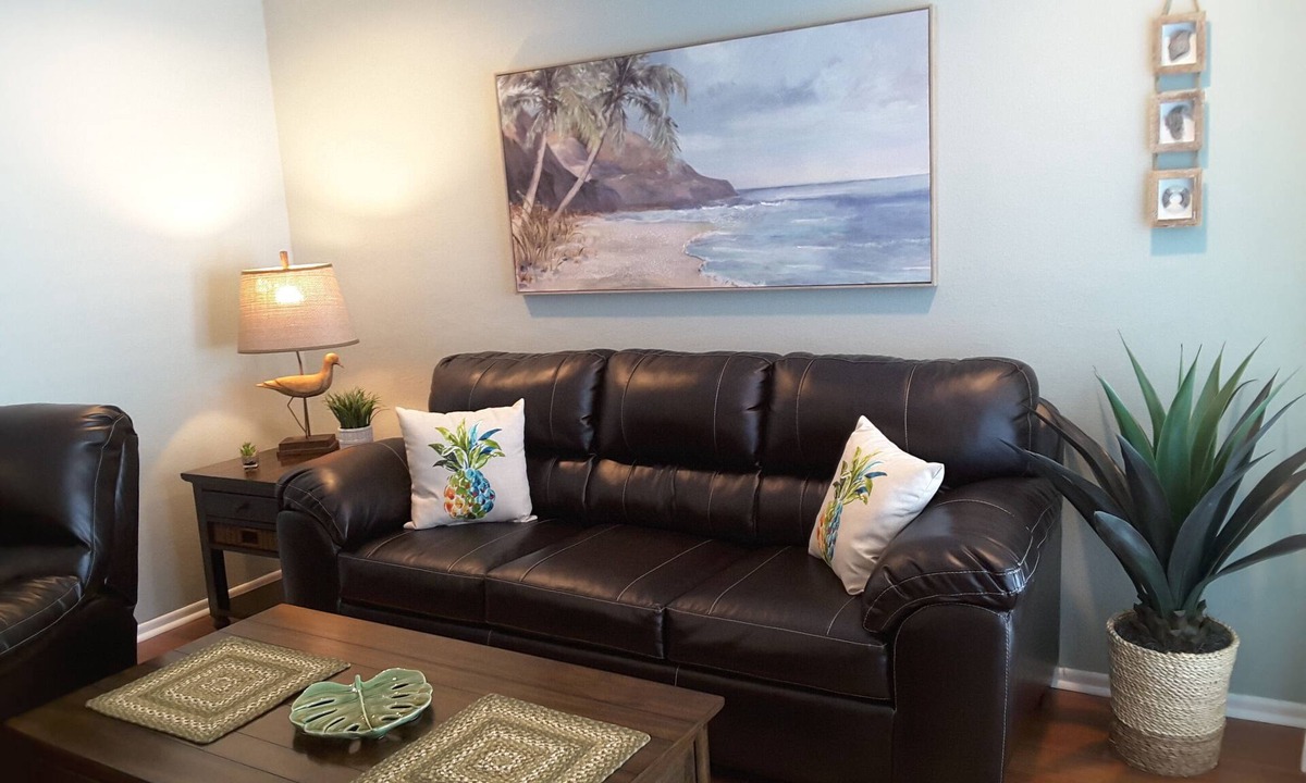 Madeira Beach Condo | Pearl of The Sea, 1 BDRM Condo, 2nd floor, heated pool, 2 min walk to the beach