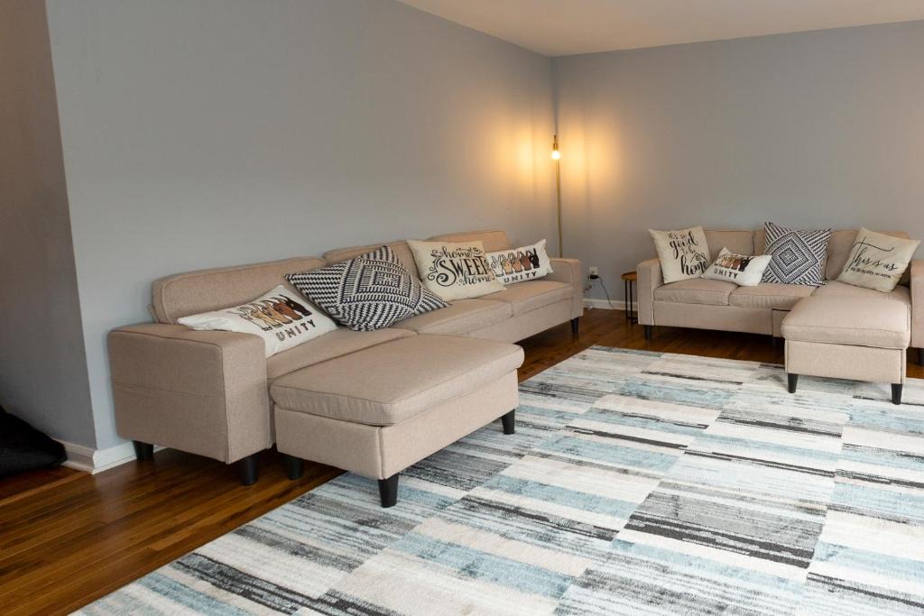 Peekskill House | Peekskill Guesthouse-Downtown Modern Spotless Free Parking