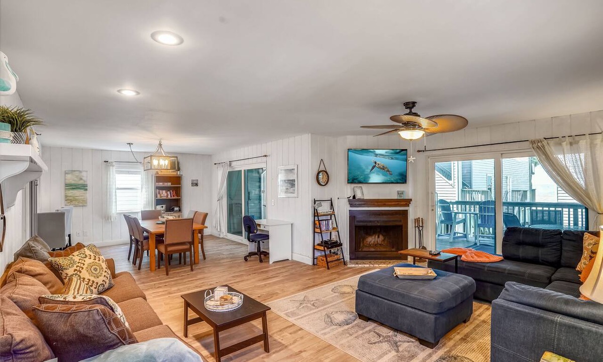 Indian Shores Condo | Pelican Pointe 2C Spacious, Beachside unit, Beautiful Updates