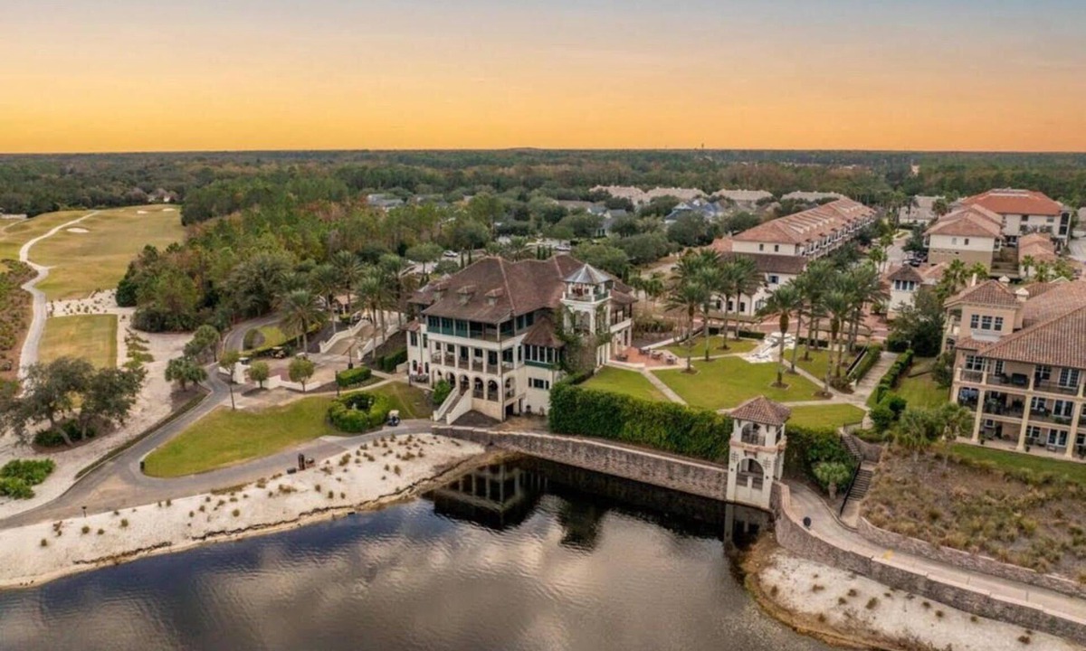 St. Augustine House | Perfect Palencia getaway for families with 9 near by parks and walking trails.