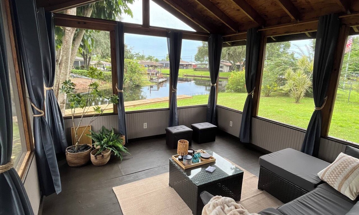 Highland House | Perfect Quiet getaway 2-bedroom canal front home
