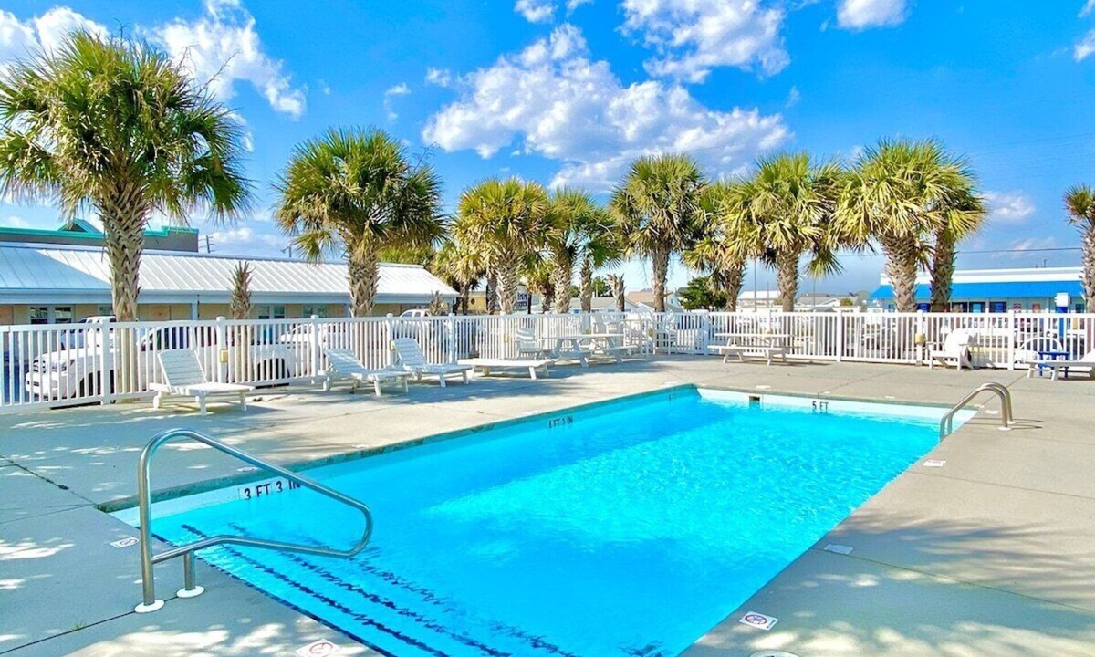 Atlantic Beach Hotel | Pet-friendly, 3 Blocks to Beach, Pool, #121