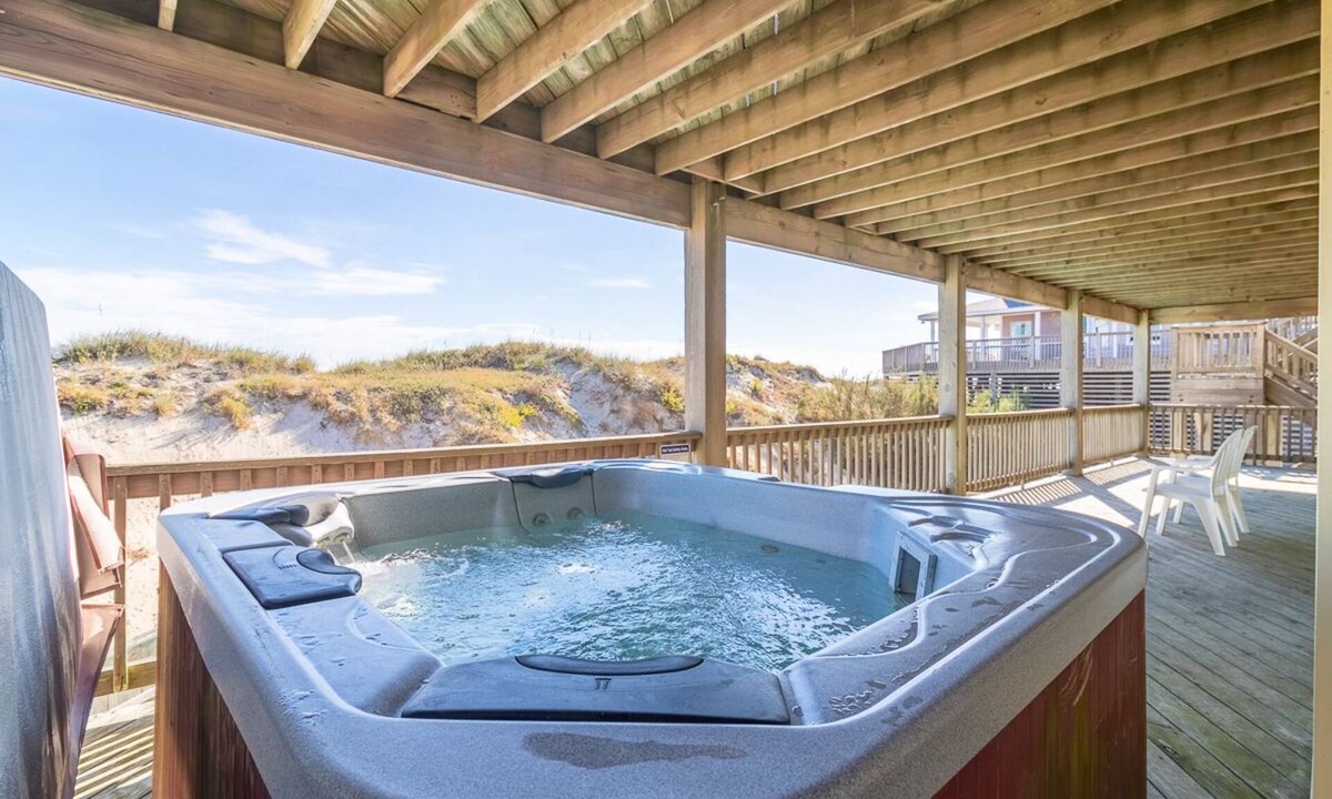 Carova Beach House | Pet-friendly oceanfront treasure on the 4x4 beaches!