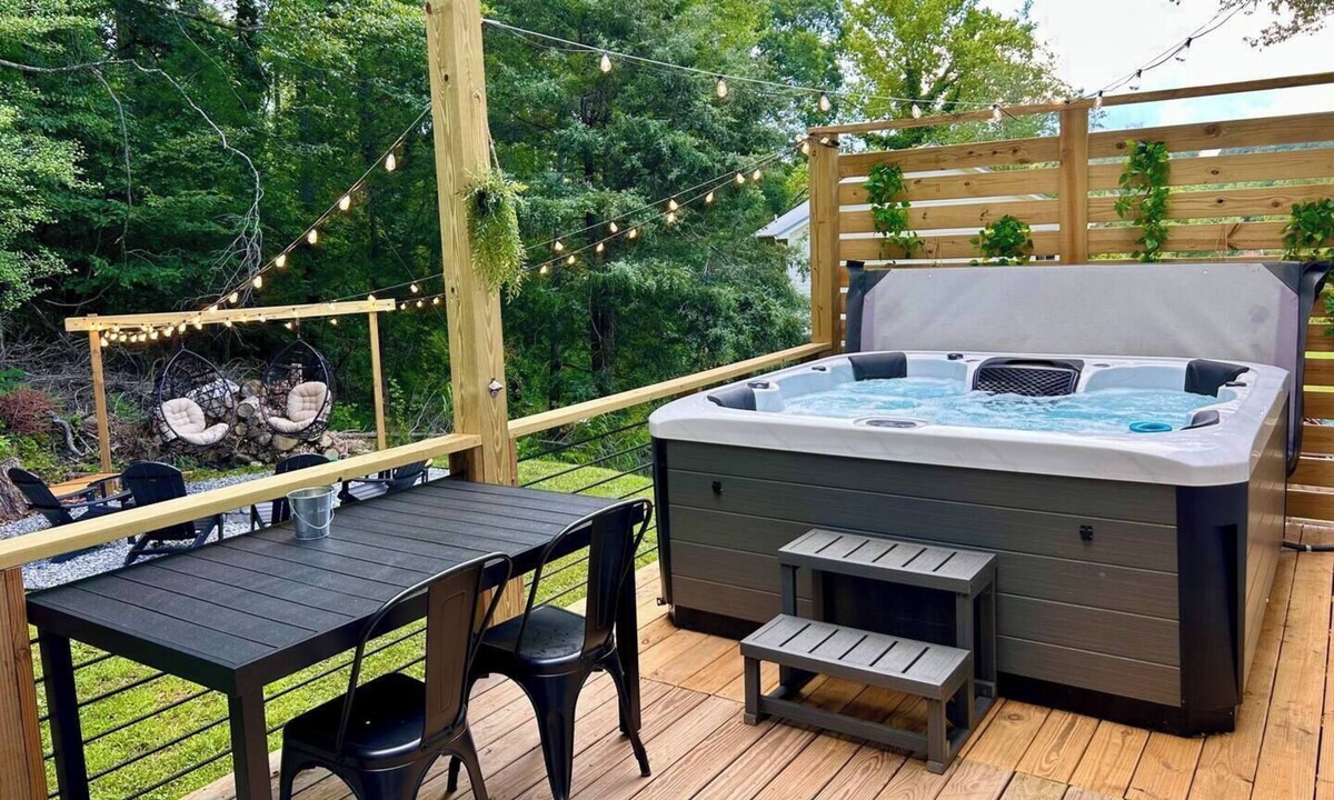 Dahlonega House | Pickle/Basketball, Gym, Rockwall, Arcade, Hot Tub!