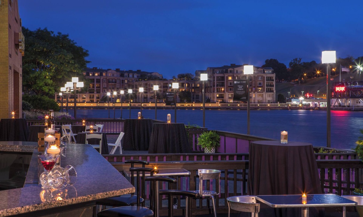 Inner Harbor Hotel | Pier 5 Hotel Baltimore