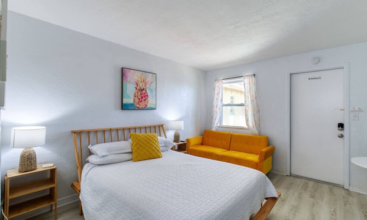 Bridgeport Heights Apartment | Pineapple Shores Retro Inn Queen Studio Unit 6
