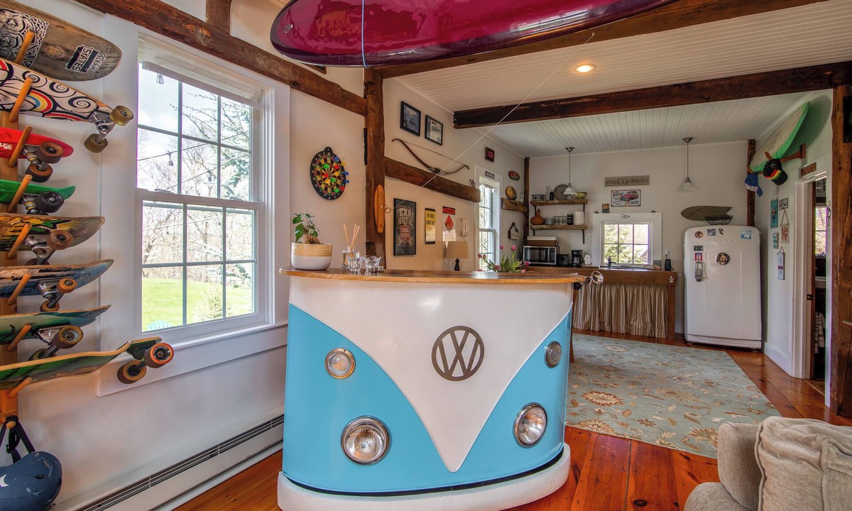 Marshfield Cottage | Ping-Pong & Fire Pit! Renovated Marshfield Cottage