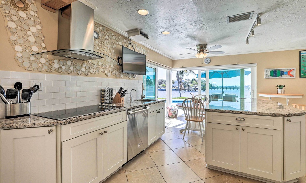 Palmetto Cottage | Pool, Dock & Kayaks: Waterfront Palmetto Home