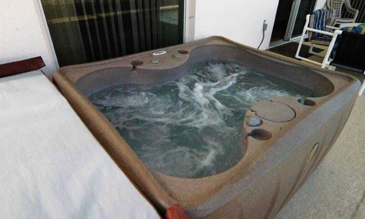 Cumbrian Lakes House | Pool, Hot Tub Game Room Near Theme Parks!