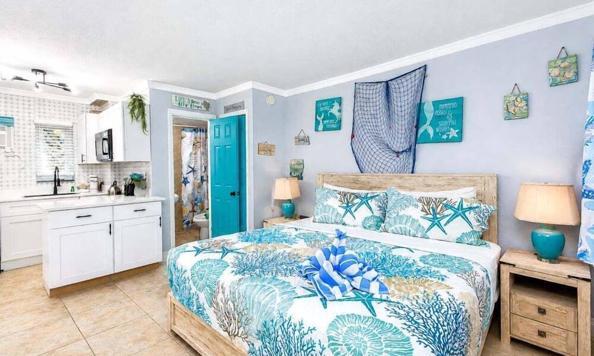Treasure Island Condo | 🌴Poolside Studio @ Tropic Terrace | Ground Floor Steps to Beach King Bed ➠ TT10
