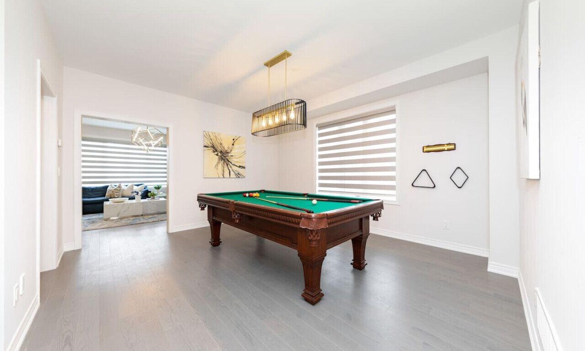 Sutton House | PoolTable 8MinsToLake PingPong Foosball King Beds