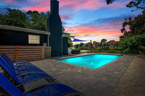Thomas Drive House | Poseidons Palace waterfront paradise with private pool and hottub