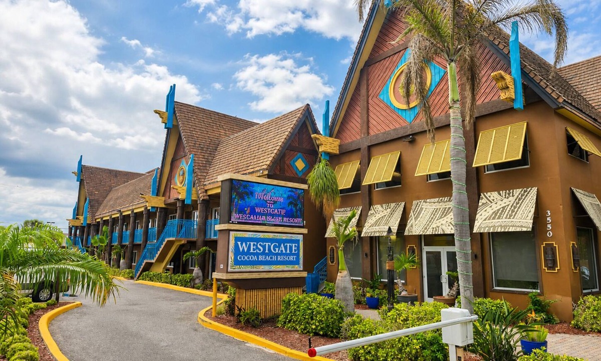Cocoa Beach Resort | PRICE DROP! 2BR Resort Villa, Pool, Splash Pad, Gym & Shuttle. Great for family.