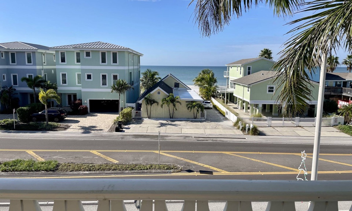 Indian Shores House | Prime Location! XL 4BR 3BA Home, Steps from BEACH, between Clearwater & St Pete!