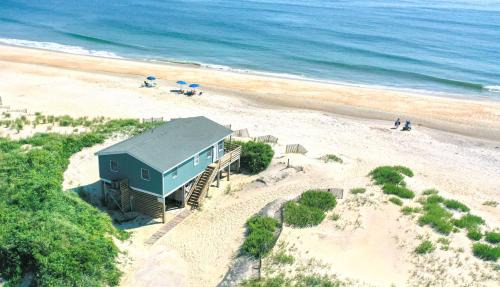 South Nags Head House | Primrose Cottage - S Nags Head MP 19, Oceanfront, Steps to the Water, Well Equipped, Pets OK