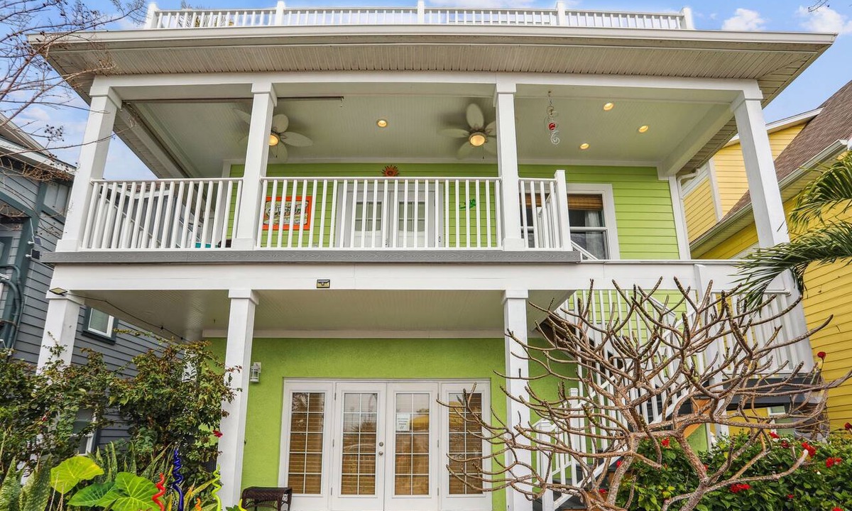 Gulfport House | ⭐Private 4BR Home-Water Views-2 Private Balconies-Walking Distance to Downtown⭐