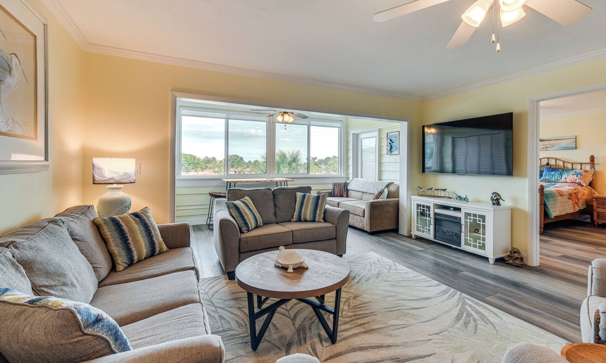 Whitney Beach Condo | Private Boat Slip! Bradenton Condo, 3 Mi to Beach