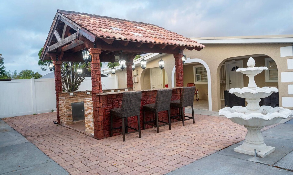 Pinecrest West Park House | Private Boutique Retreat in Tampa