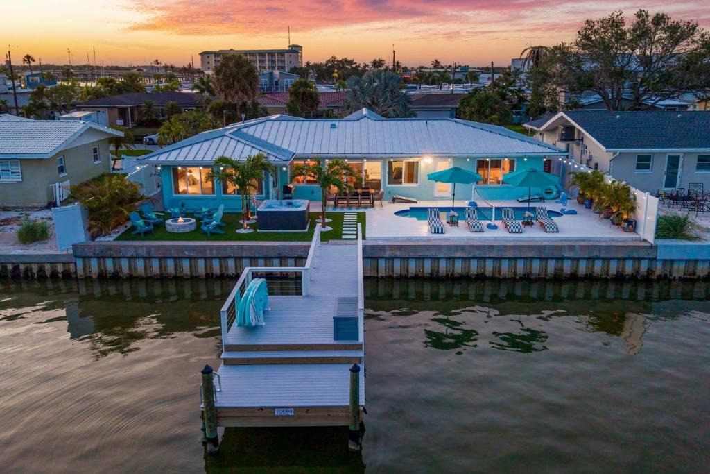 St. Petersburg - Clearwater House | Private Dock Pool Hottub Puttputt Games