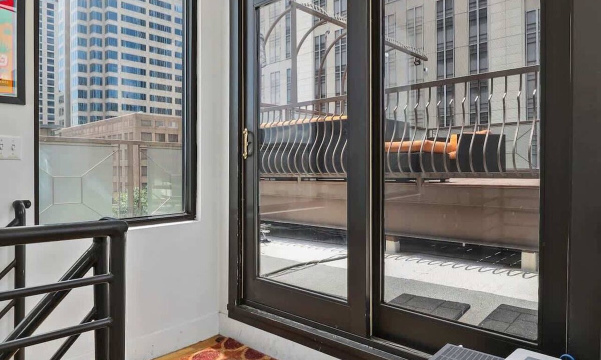 Downtown Austin Condo | Private Downtown Rooftop | Walkable 5th St Condo
